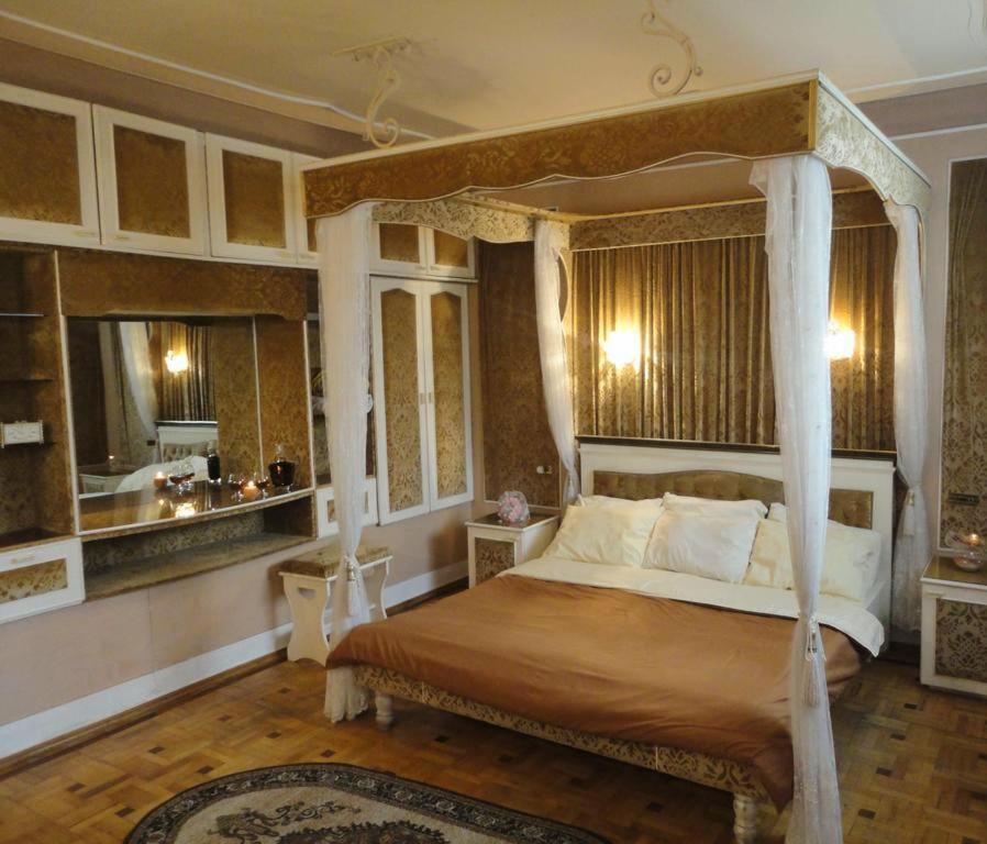 Classic Apartment On Kievyan Jerevan Exteriör bild